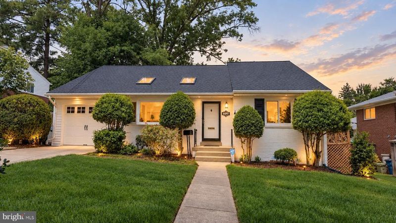9228 E Parkhill Dr, Bethesda, MD 20814