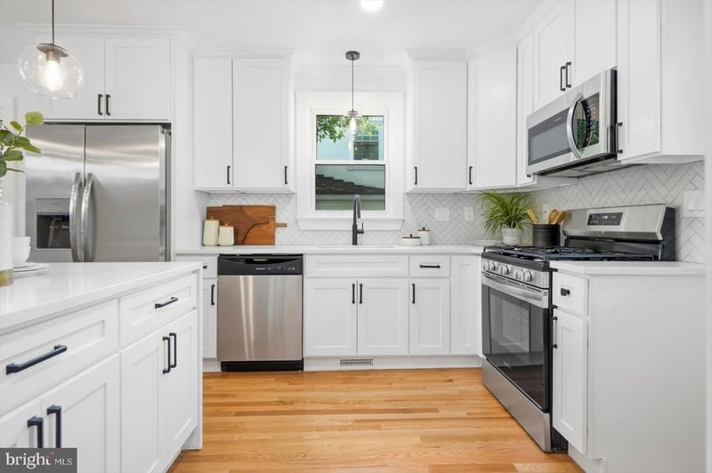 9424 Colesville Rd, Silver Spring, MD 20901
