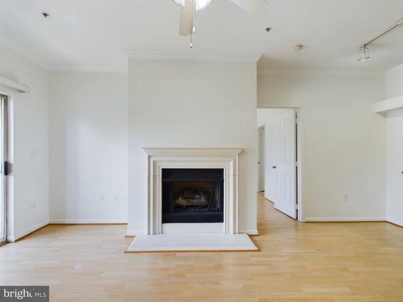 12957 Centre Park Cir #202, Herndon, VA 20171