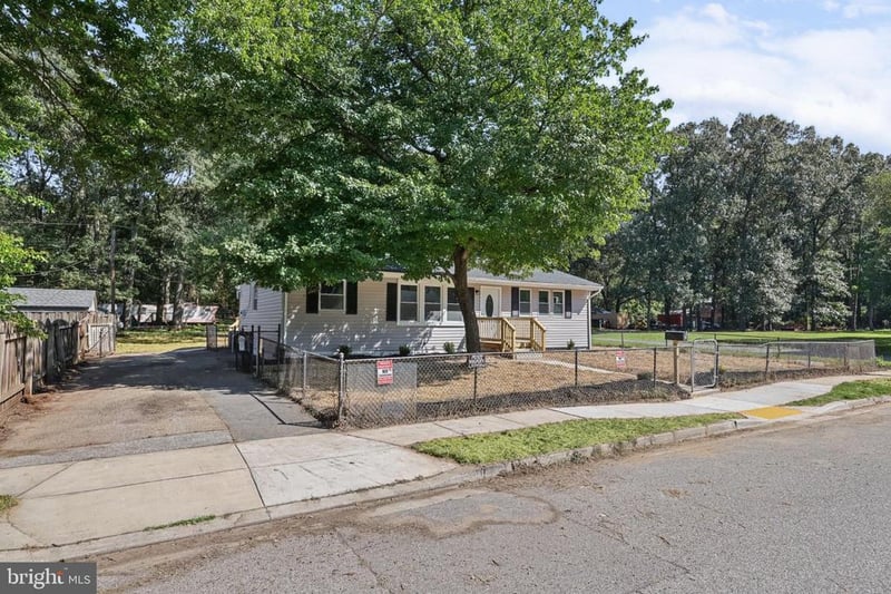 15 Penny Ln, Pasadena, MD 21122