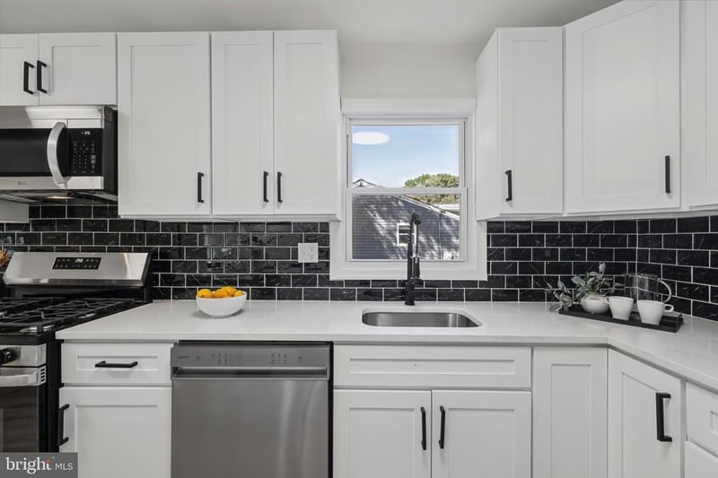 15 Penny Ln, Pasadena, MD 21122