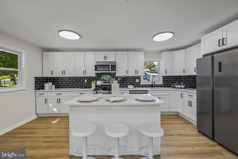 15 Penny Ln, Pasadena, MD 21122