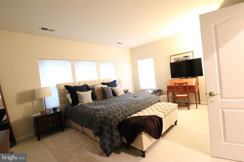 4469 Monmouth St, Fairfax, VA 22030