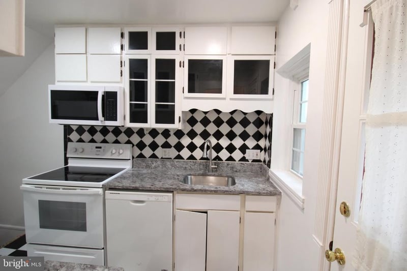 2915 S Dinwiddie St, Arlington, VA 22206
