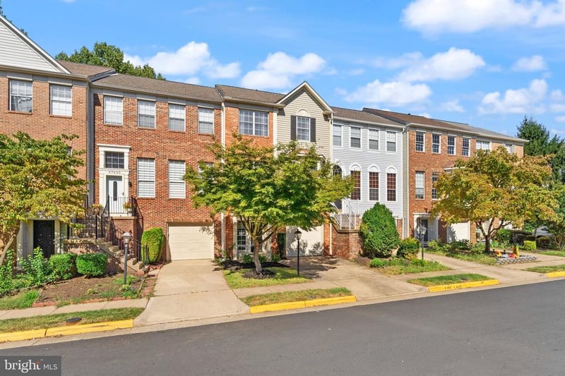 47697 Sandbank Sq, Sterling, VA 20165