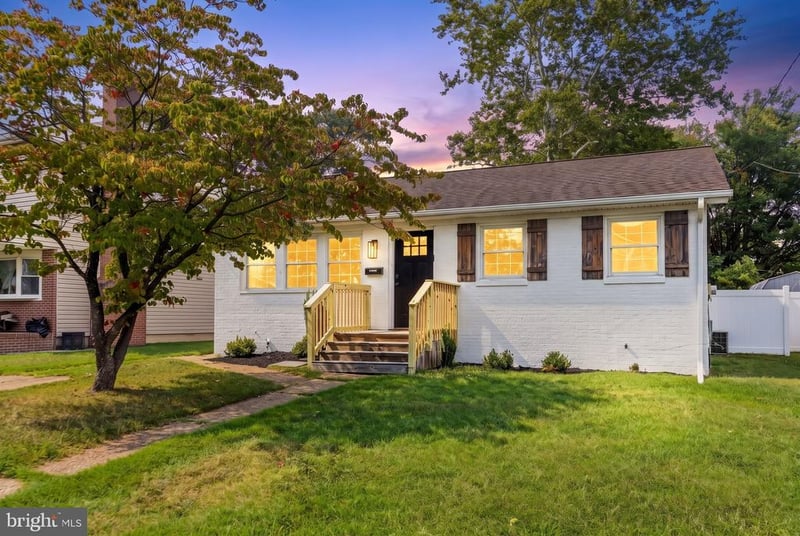 8483 Arbutus Rd, Pasadena, MD 21122