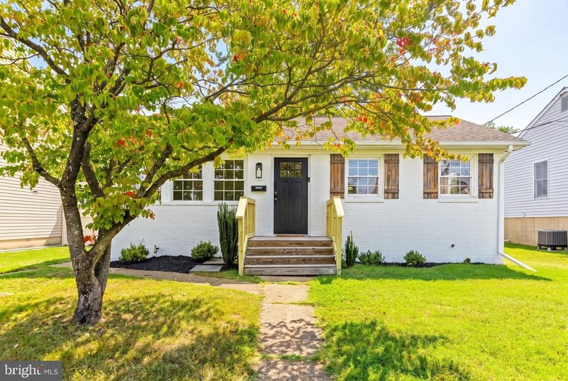 8483 Arbutus Rd, Pasadena, MD 21122