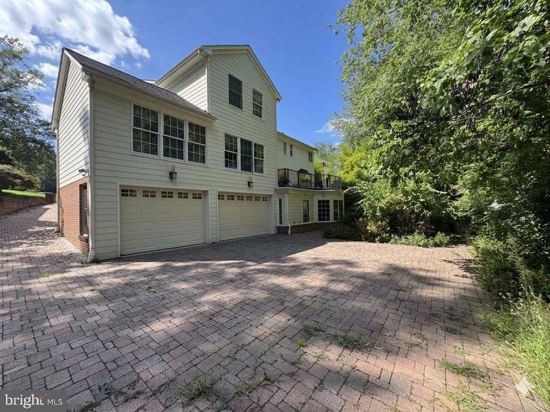 1900 Ancilla Ct, Alexandria, VA 22307