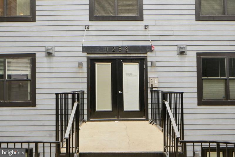 1258 Holbrook Ter NE #5, Washington, DC 20002