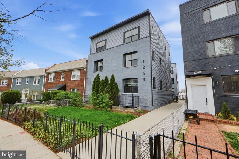1258 Holbrook Ter NE #5, Washington, DC 20002