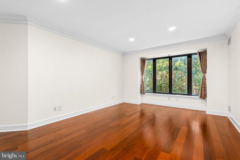 1080 Wisconsin Ave NW #2011, Washington, DC 20007