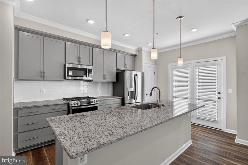 1368 Rail Stop Dr, Woodbridge, VA 22191