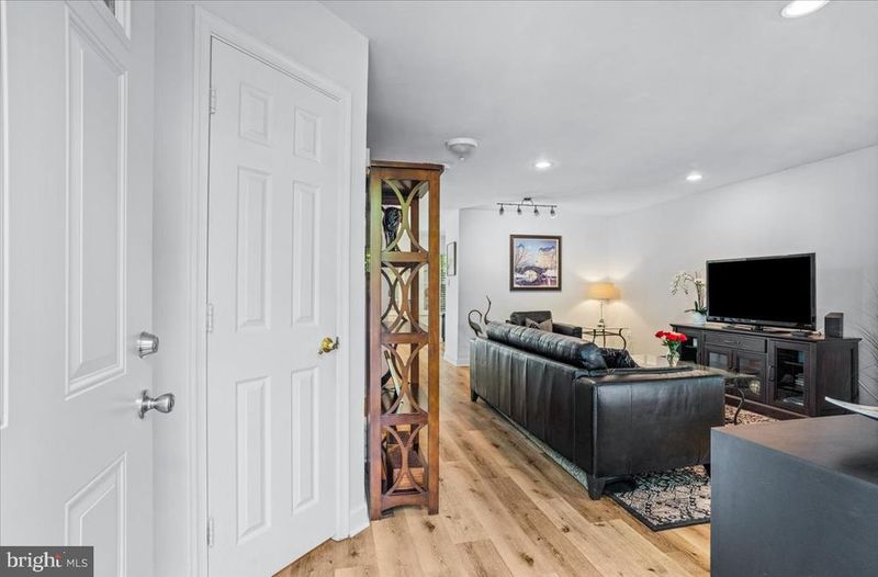 9245 Ridgefield Cir, Frederick, MD 21701