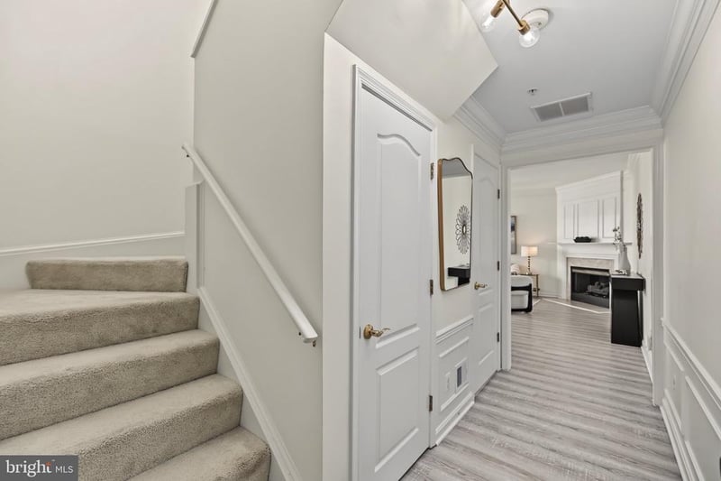 1725 Kingsgate Ct #304, Alexandria, VA 22302