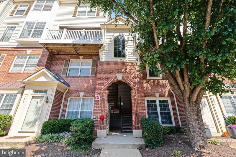 1725 Kingsgate Ct #304, Alexandria, VA 22302