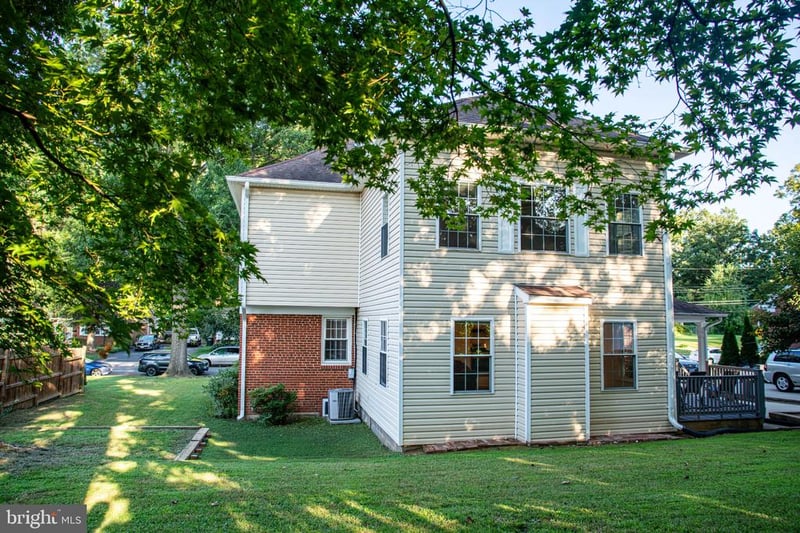 5409 Easton Dr, Springfield, VA 22151