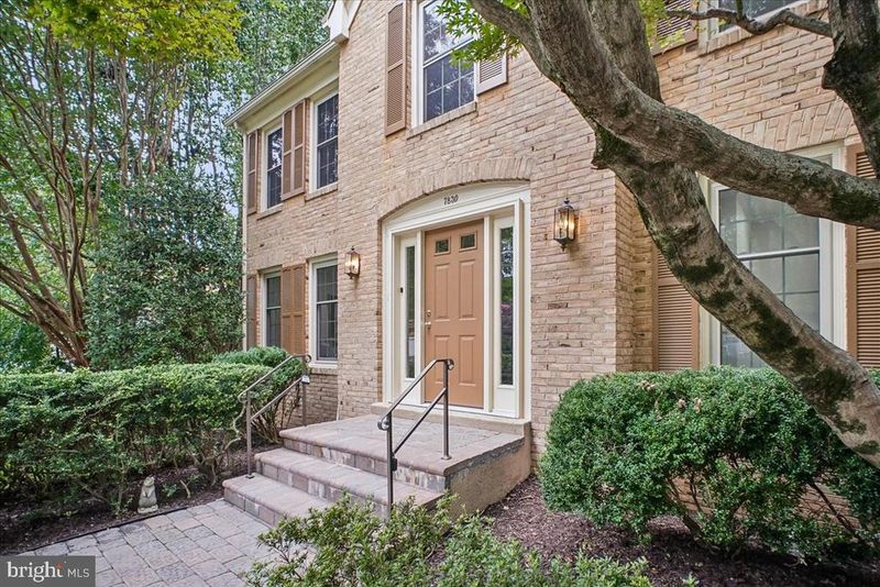 7830 Belleflower Dr, Springfield, VA 22152