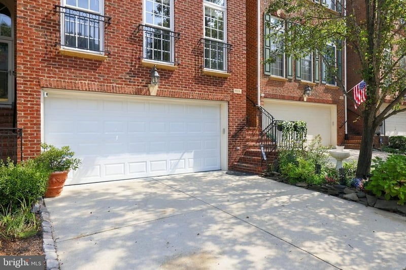 9205 Point Replete Dr, Fort Belvoir, VA 22060