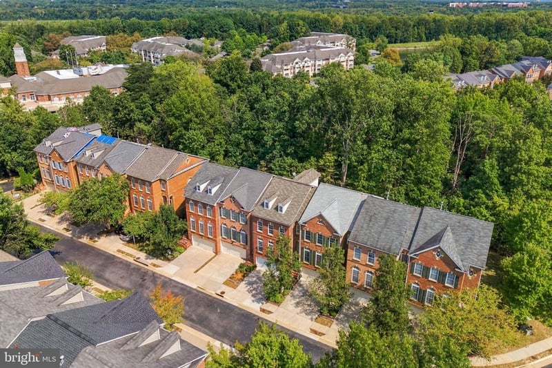 9205 Point Replete Dr, Fort Belvoir, VA 22060