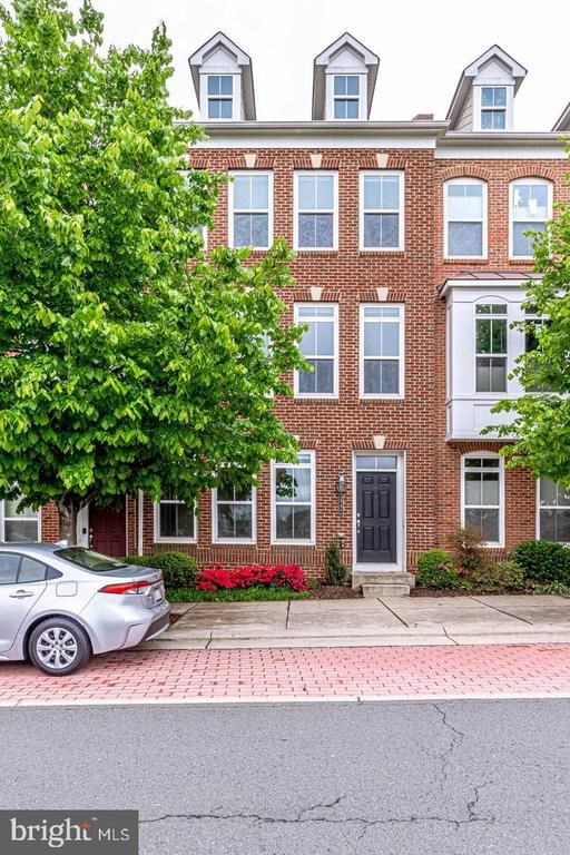 9548 Canonbury Sq, Fairfax, VA 22031