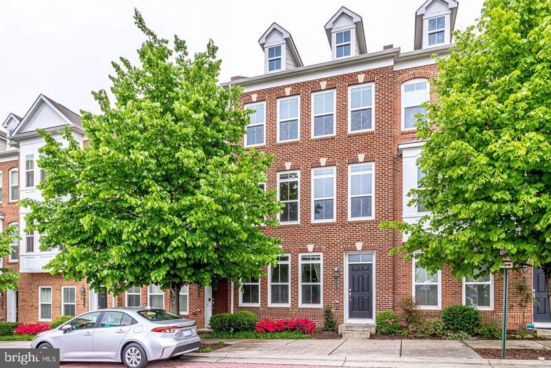9548 Canonbury Sq, Fairfax, VA 22031