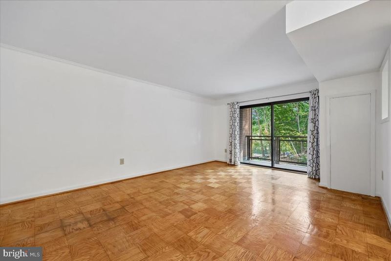 7611 Maple Ave #205, Takoma Park, MD 20912