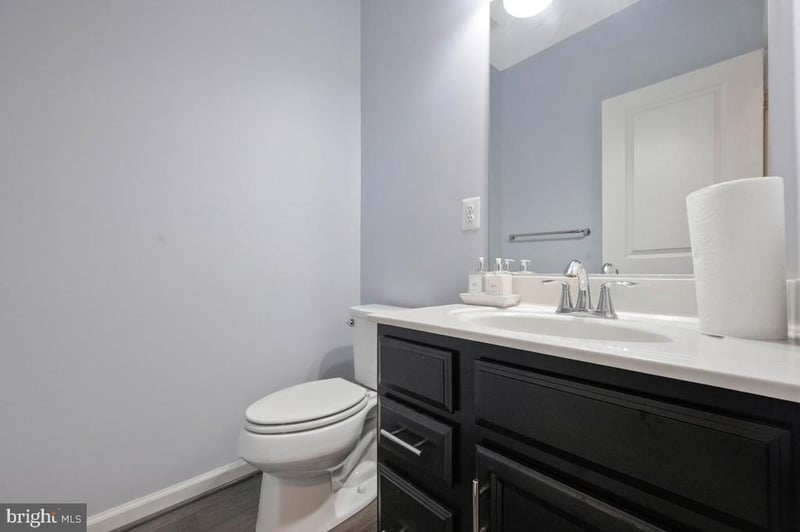 518 Harborview Dr, Oxon Hill, MD 20745