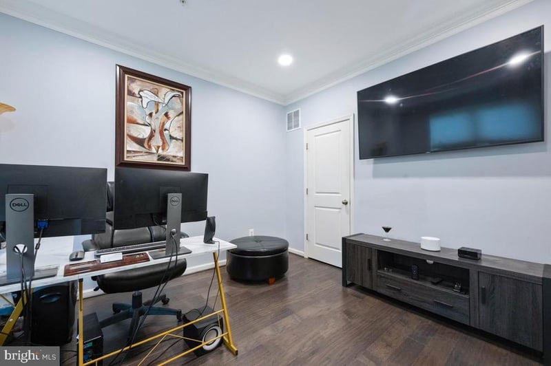 518 Harborview Dr, Oxon Hill, MD 20745