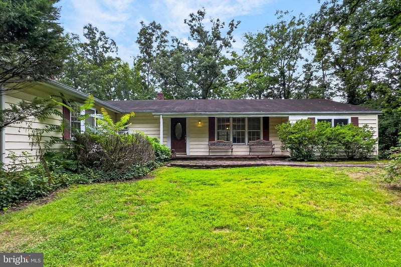 7408 Bull Run Dr, Centreville, VA 20121