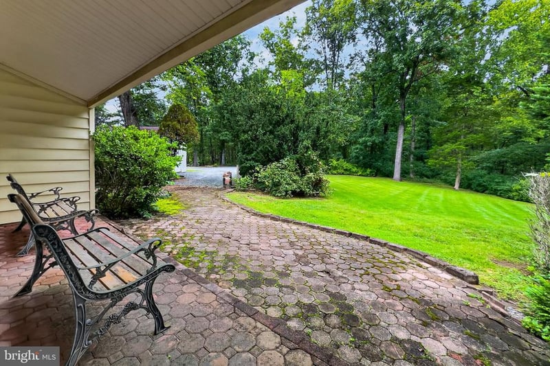 7408 Bull Run Dr, Centreville, VA 20121