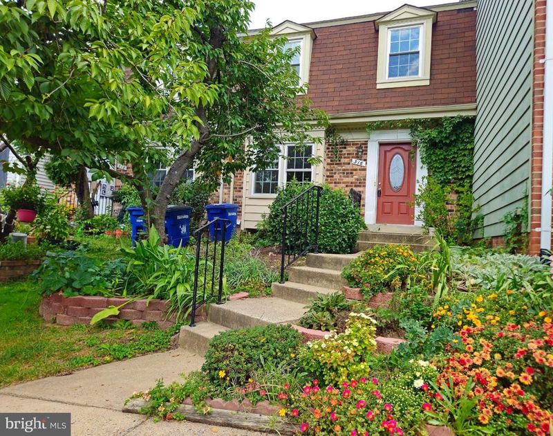 316 Cherry Ct, Herndon, VA 20170
