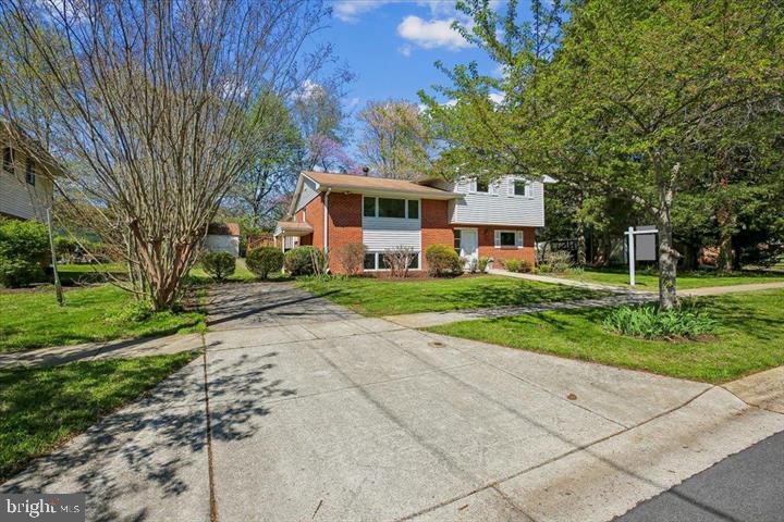 2 Lorre Ct, Rockville, MD 20852