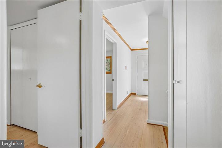 2 Lorre Ct, Rockville, MD 20852