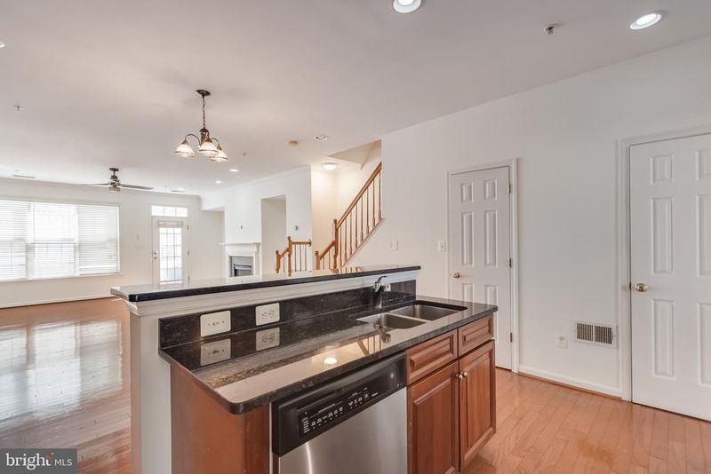 5214 Lynns Retreat Dr #144, Bowie, MD 20720