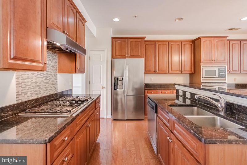 5214 Lynns Retreat Dr #144, Bowie, MD 20720