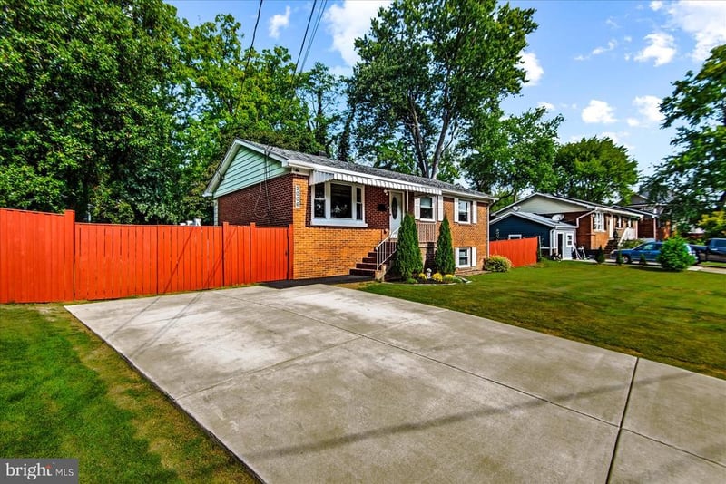 2006 Cumberland Dr, Woodbridge, VA 22191