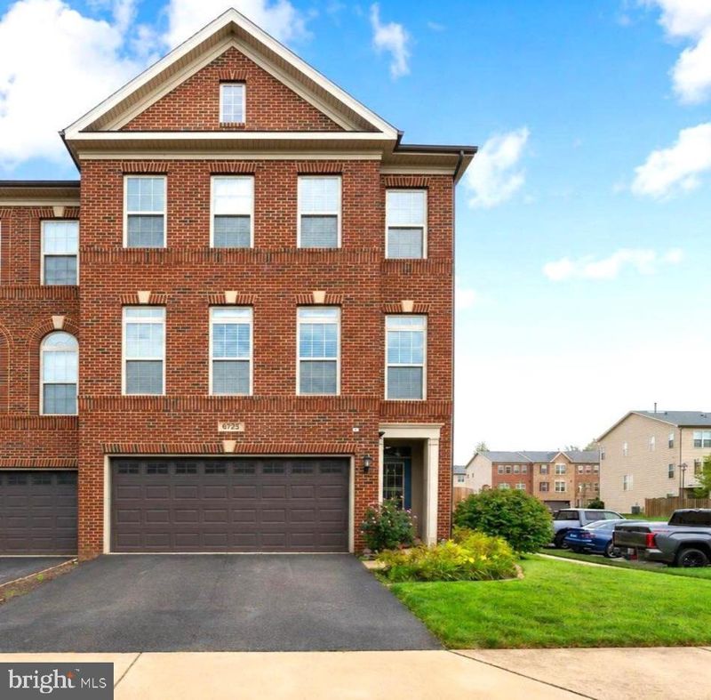 6725 Pinchot Ln, Haymarket, VA 20169