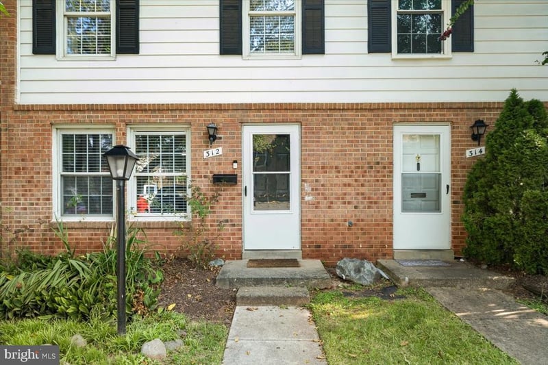 312 E Cornell Dr E #167, Sterling, VA 20164