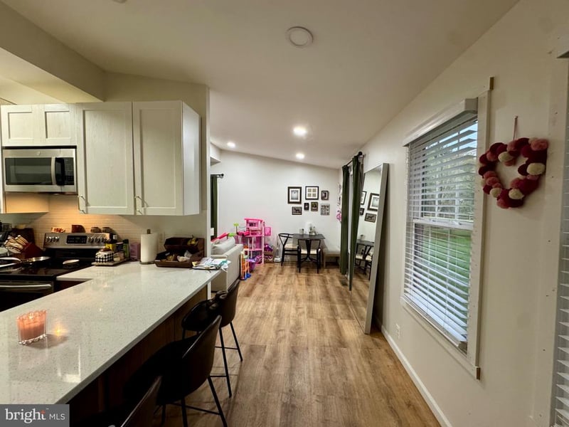 24712 Etchison Dr, Gaithersburg, MD 20882