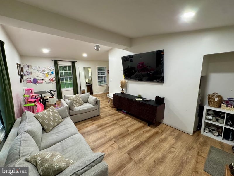 24712 Etchison Dr, Gaithersburg, MD 20882