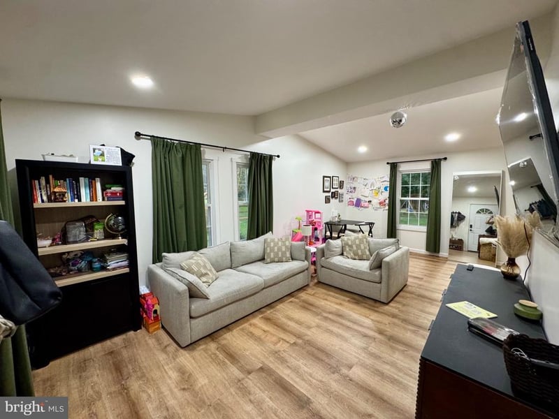 24712 Etchison Dr, Gaithersburg, MD 20882