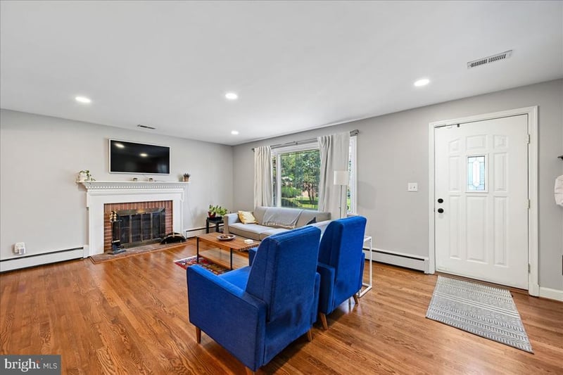 6112 Fox Hill St, Springfield, VA 22150