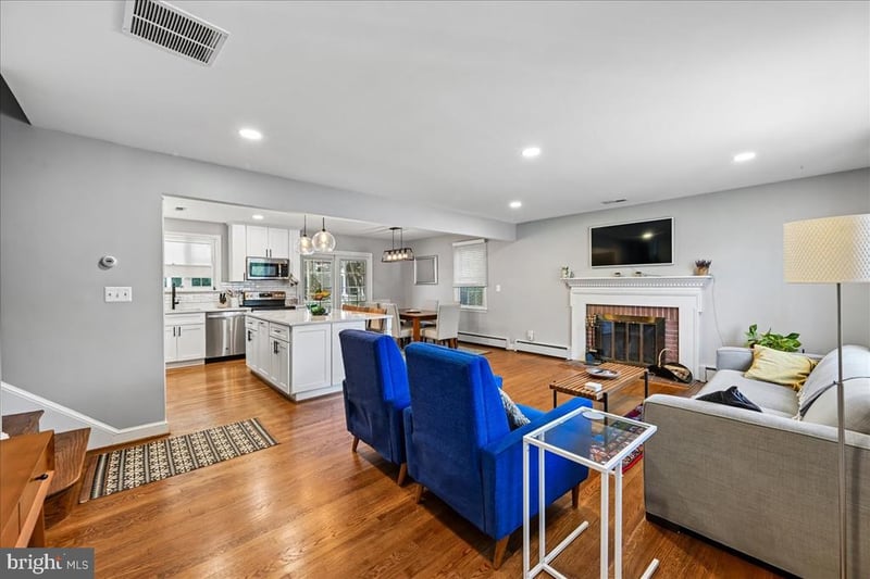 6112 Fox Hill St, Springfield, VA 22150