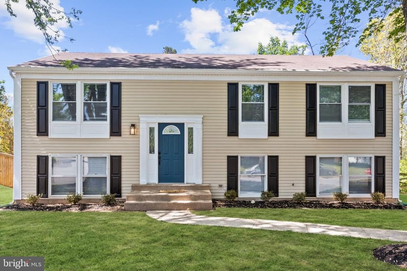 2592 Viking Dr, Herndon, VA 20171