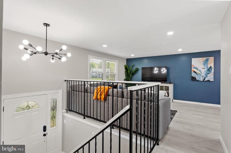 2592 Viking Dr, Herndon, VA 20171