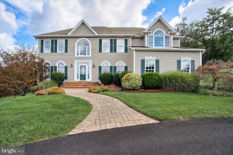 13406 Autumn Crest Dr, Mount Airy, MD 21771
