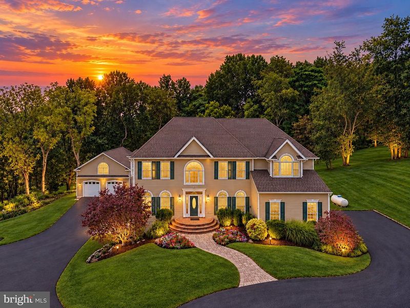 13406 Autumn Crest Dr, Mount Airy, MD 21771