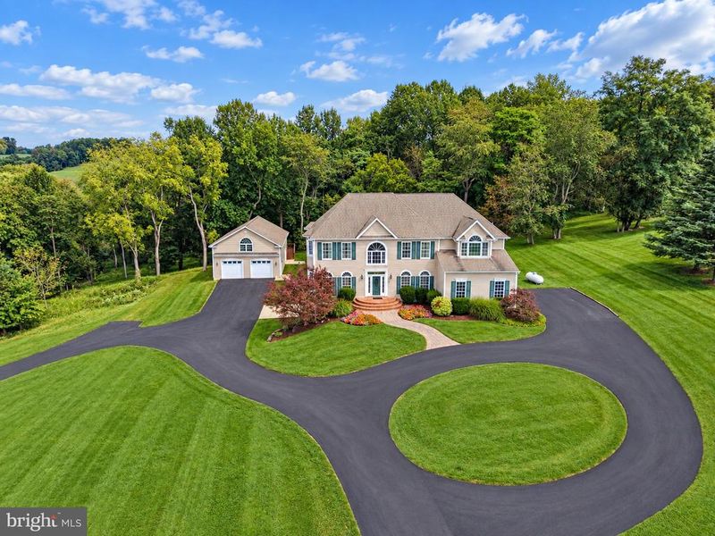 13406 Autumn Crest Dr, Mount Airy, MD 21771