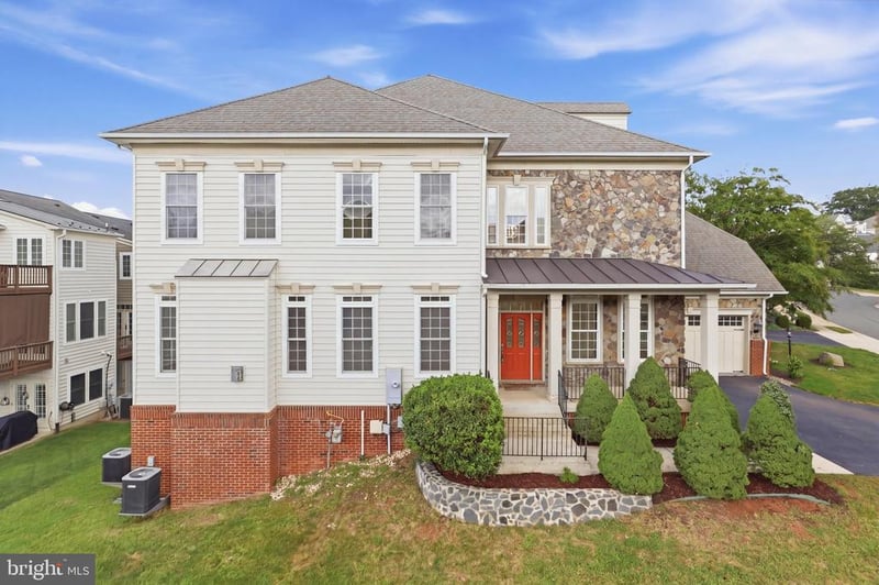 47616 Paulsen Sq, Sterling, VA 20165