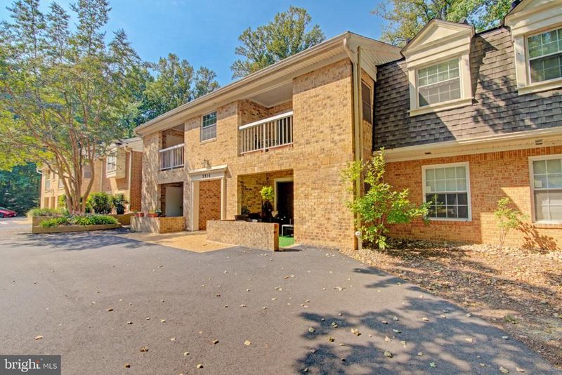 5916 Cove Landing Rd #301, Burke, VA 22015